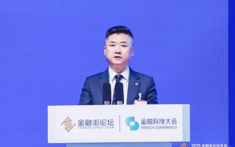 平安产险龙泉出席2025金融街论坛年会，分享人工智能重塑保险价值链的创新实践