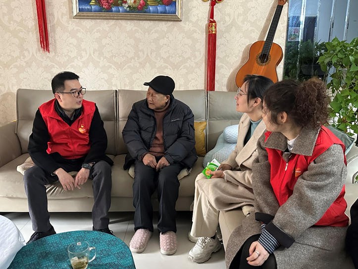 紧急救援3位海外受伤客户 中国平安快速应对贝加尔湖冰面翻车事故